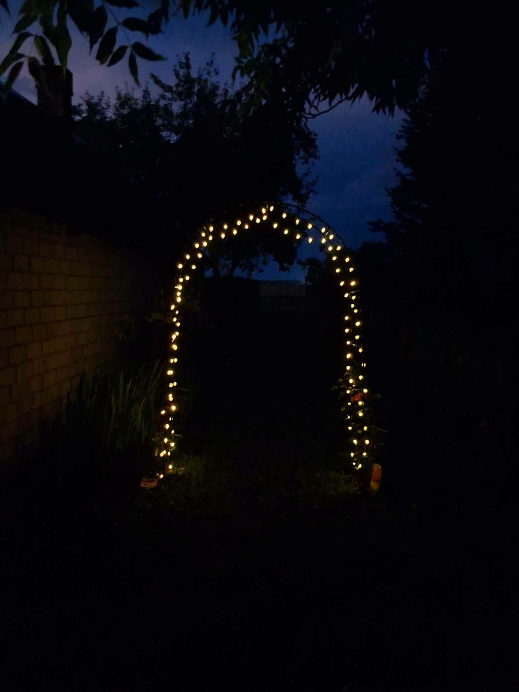 Solar LED light chain, 100 balls (9.6 meters of illuminated chain length)