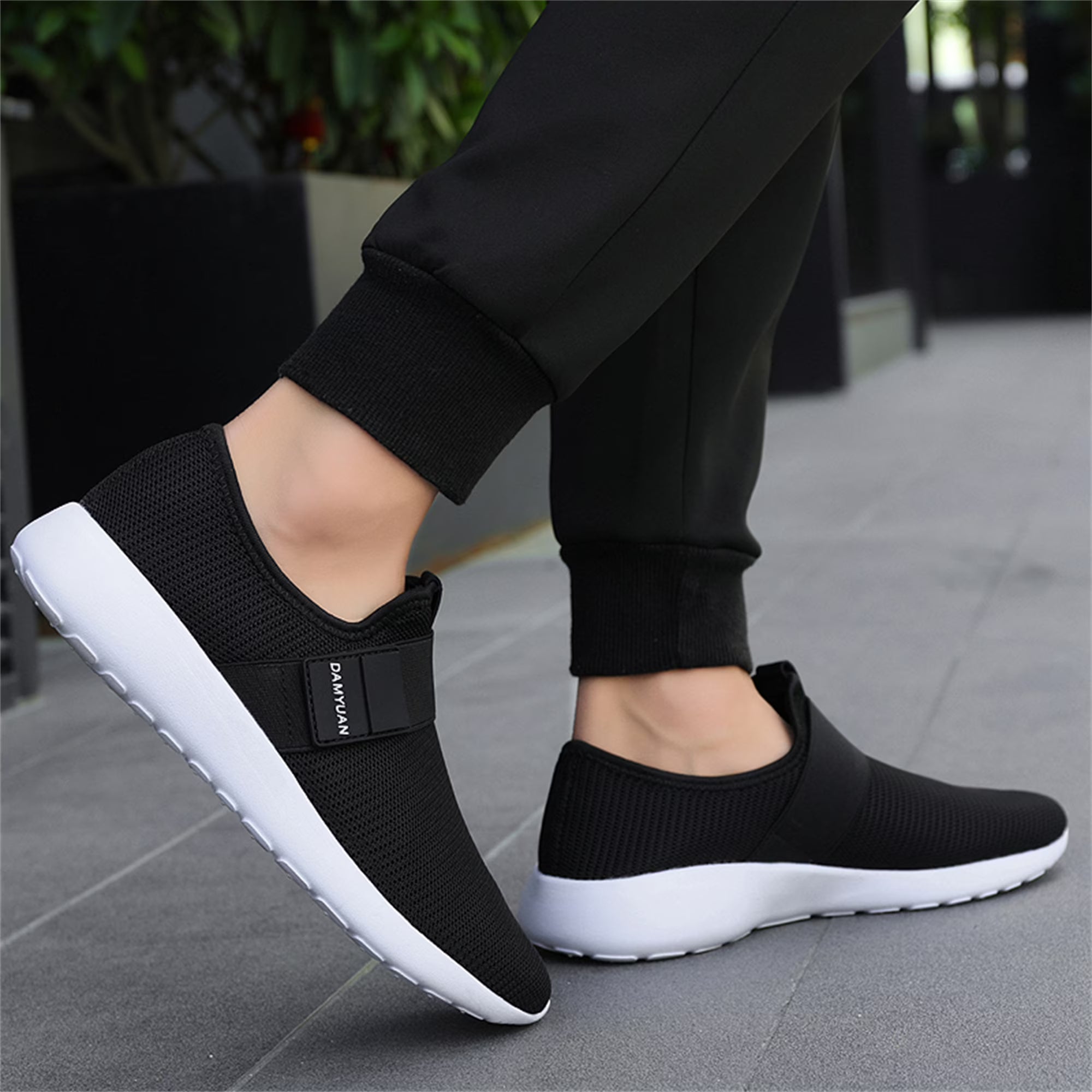 Meeste Slip-on jalatsid – kerged ja mugavad kanda